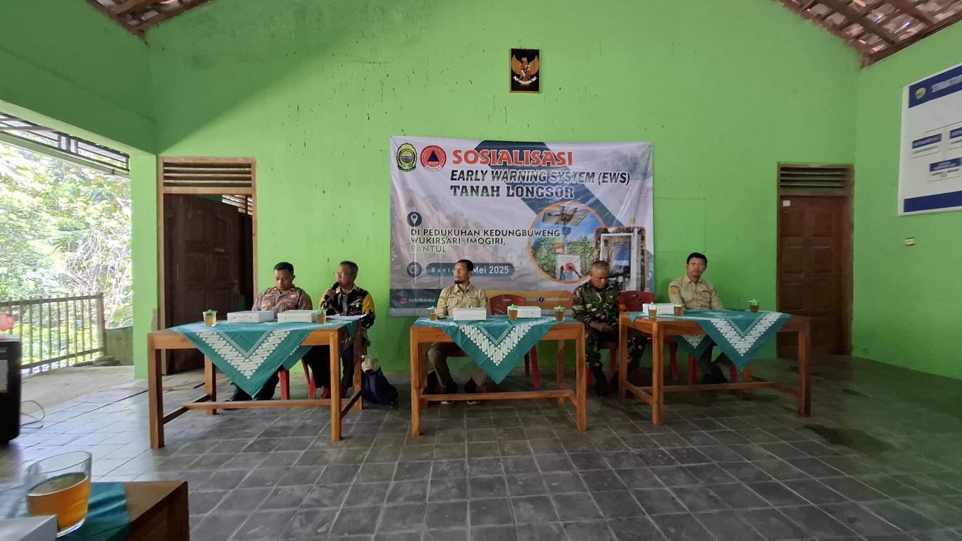 Sosialisasi Early Warning System (EWS) Tanah Longsor di Padukuhan Kedungbuweng (7-5-2025)